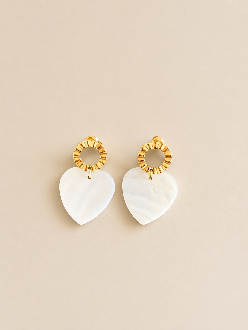 BOUCLES D'OREILLES COEUR NACRE