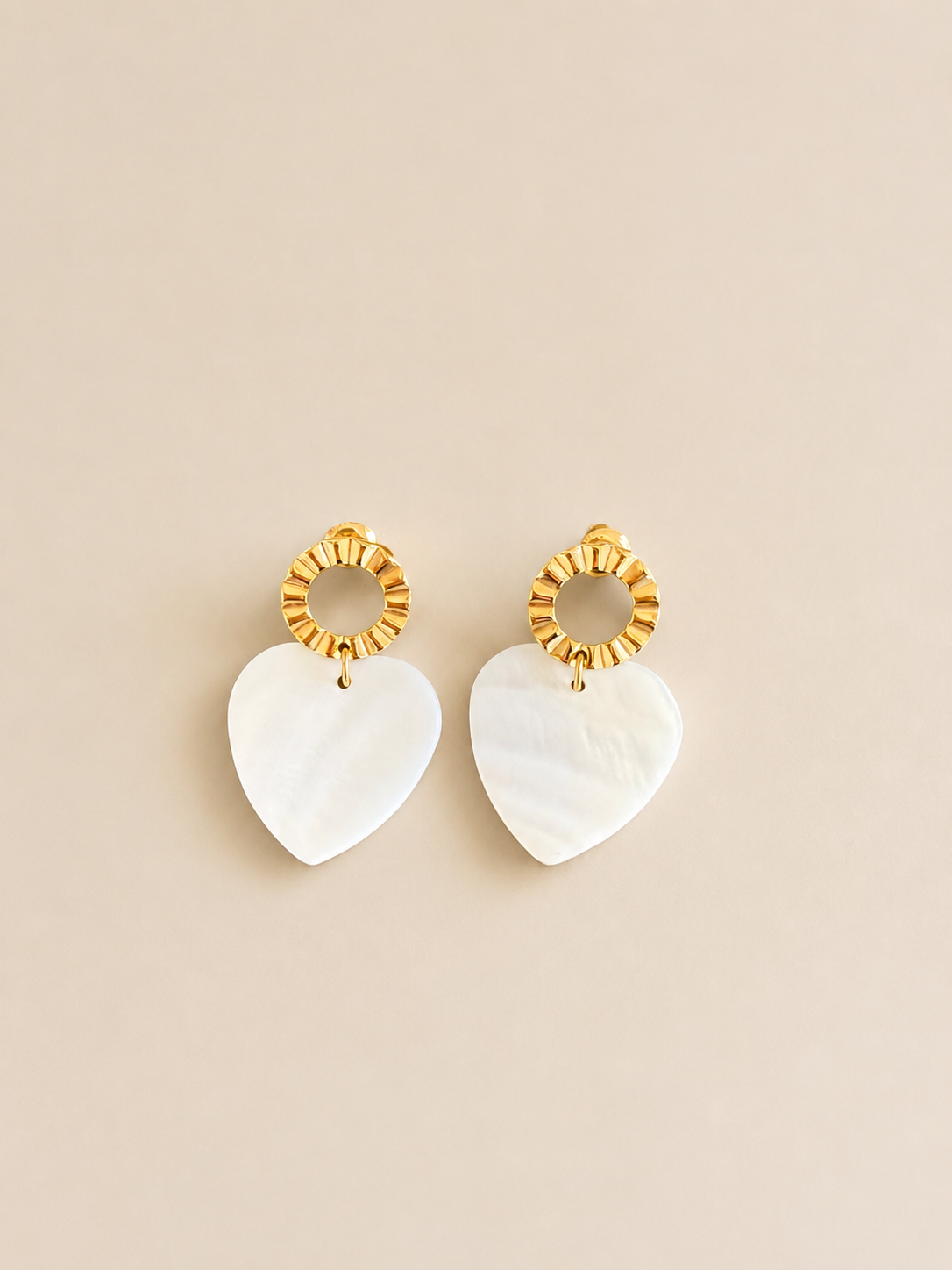 BOUCLES D'OREILLES COEUR NACRE
